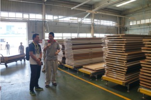 走進(jìn)霍爾茨工廠，揭秘環(huán)保生態(tài)木門的制作奧秘